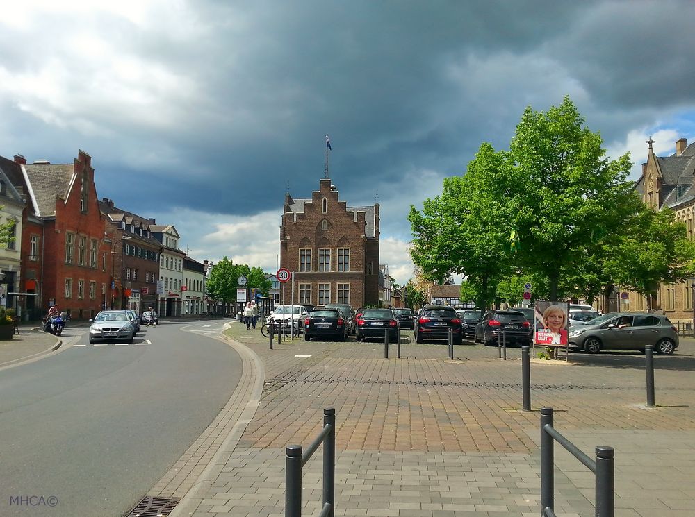 Lechenich *  Historisches Rathaus* Gewitterstimmung