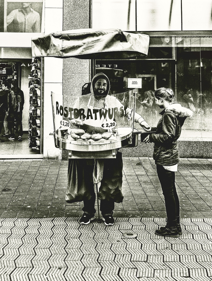  Lecker Bratwurst,Gesehen und Fotografiert in Aachen.