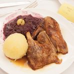 Lecker Ente mit Rotkraut und Knödel