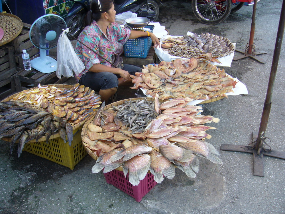 Lecker Fisch auf Markt in Bangkok