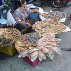 Lecker Fisch auf Markt in Bangkok