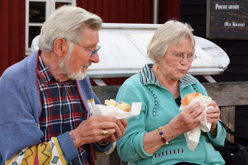 Lecker Fischbrötchen am Museumshafen