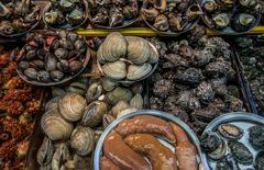 Leckereien auf dem Fischmarkt in Busan