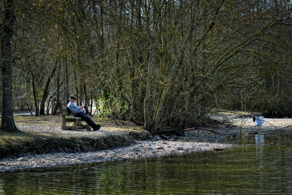 Lecture au bord de l'eau