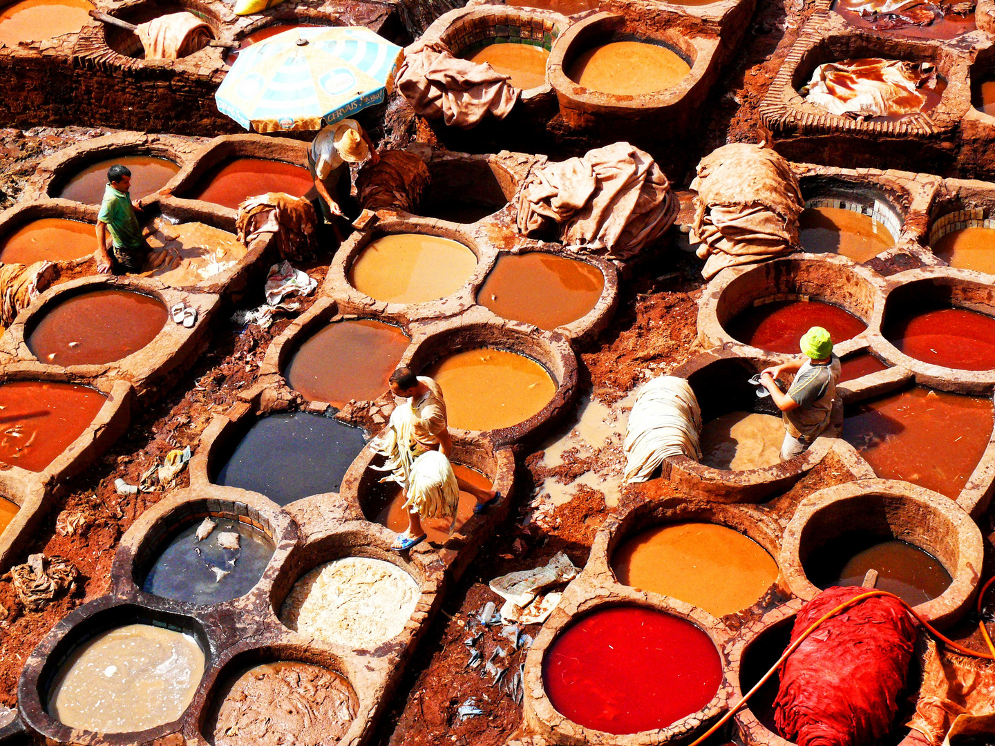 Lederfarberei In Fes Marokko Foto Bild Farbe Bunt Menschen Bilder Auf Fotocommunity