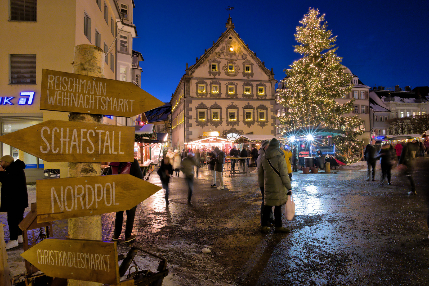 Lederhaus am Weihnachtsmarkt 