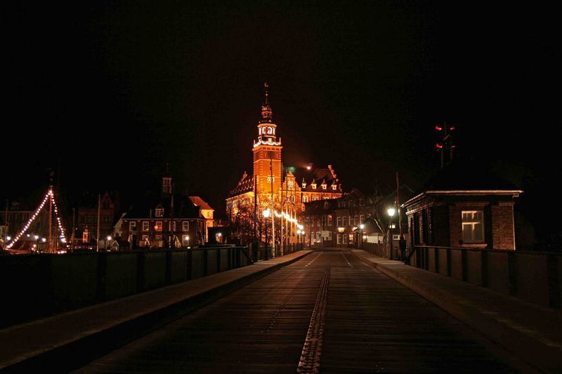 Leeraner Rathaus bei Nacht 26.12.06_3:00