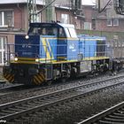 Leere Containertragwagen mit Lok