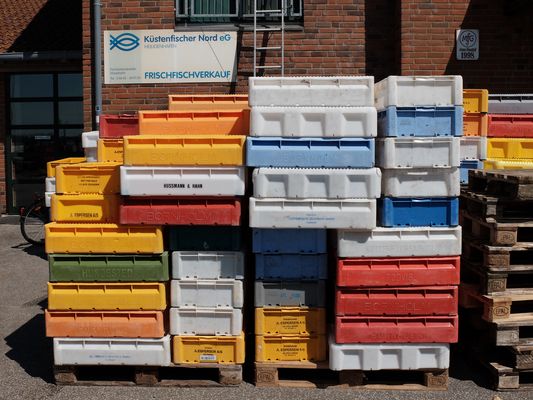 Leere Fischkisten