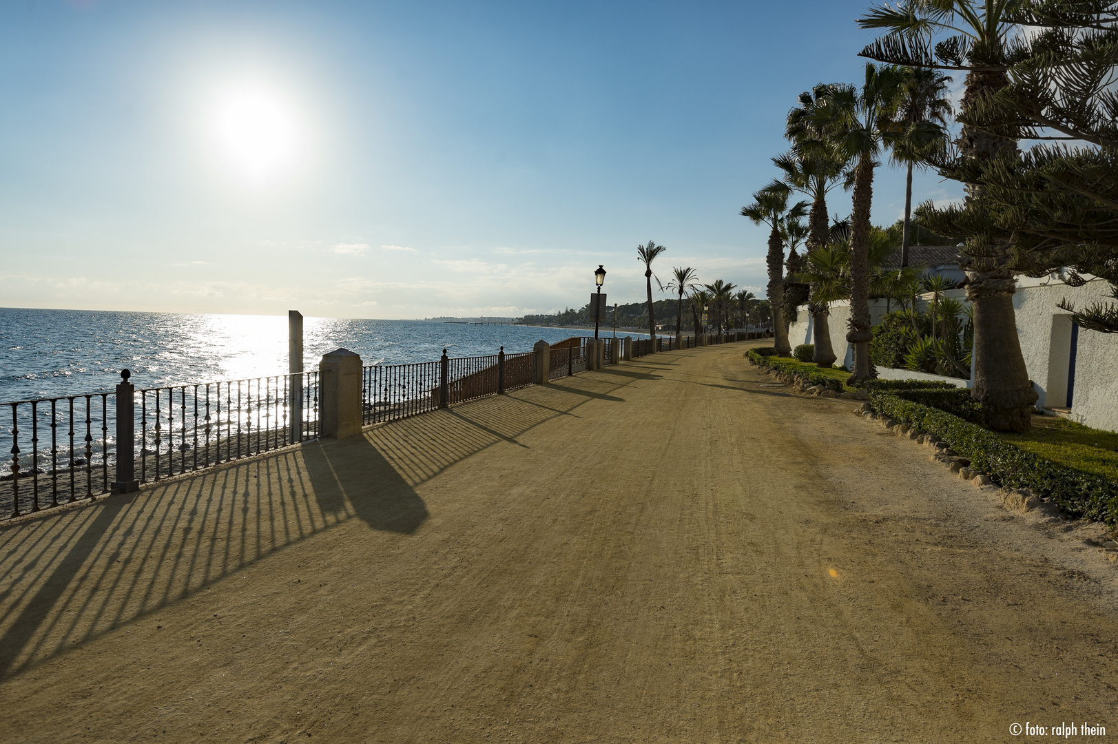 leere Strandpromenade