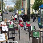 Leere Stühle in Rostock