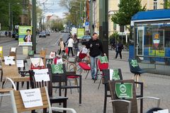 Leere Stühle in Rostock
