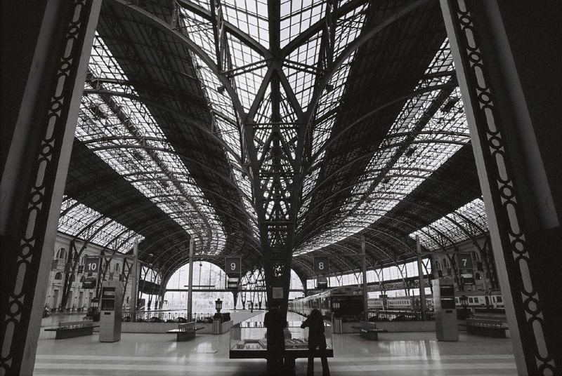 Leerer Bahnhof in Barcelona