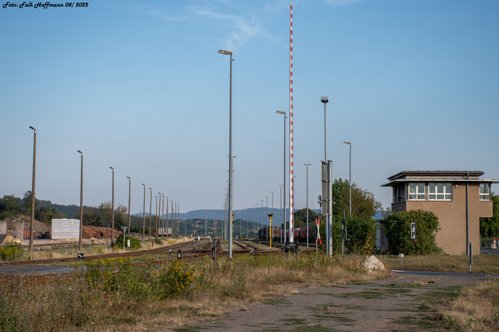 Leerer geschäftiger Bahnhof