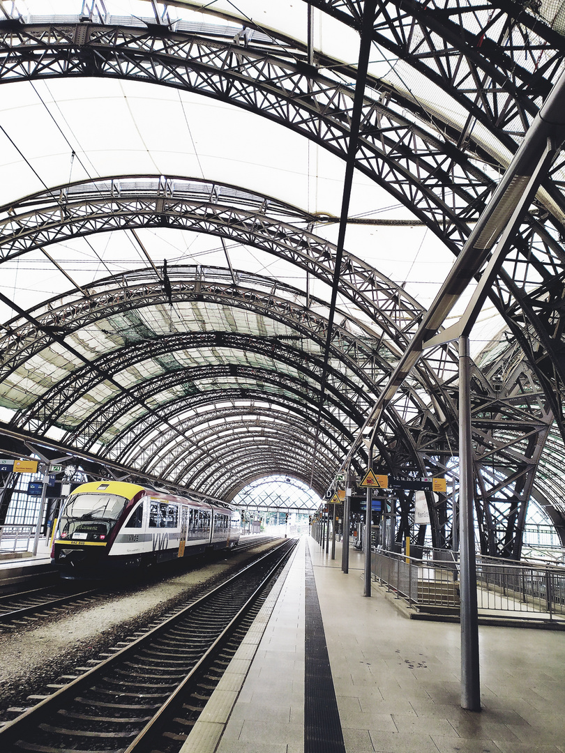 leerer Hauptbahnhof