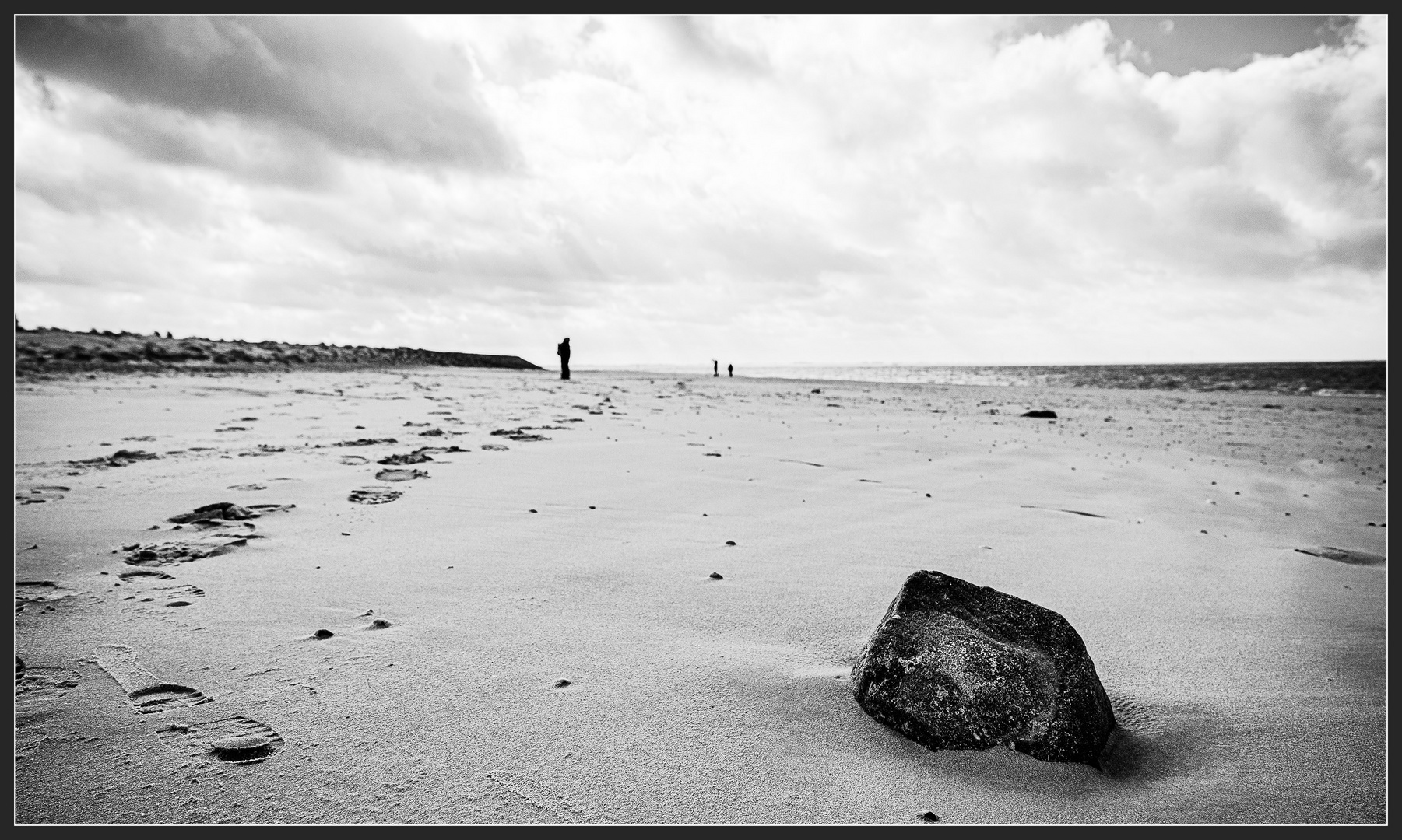 Leerer Strand im Herbst 2020