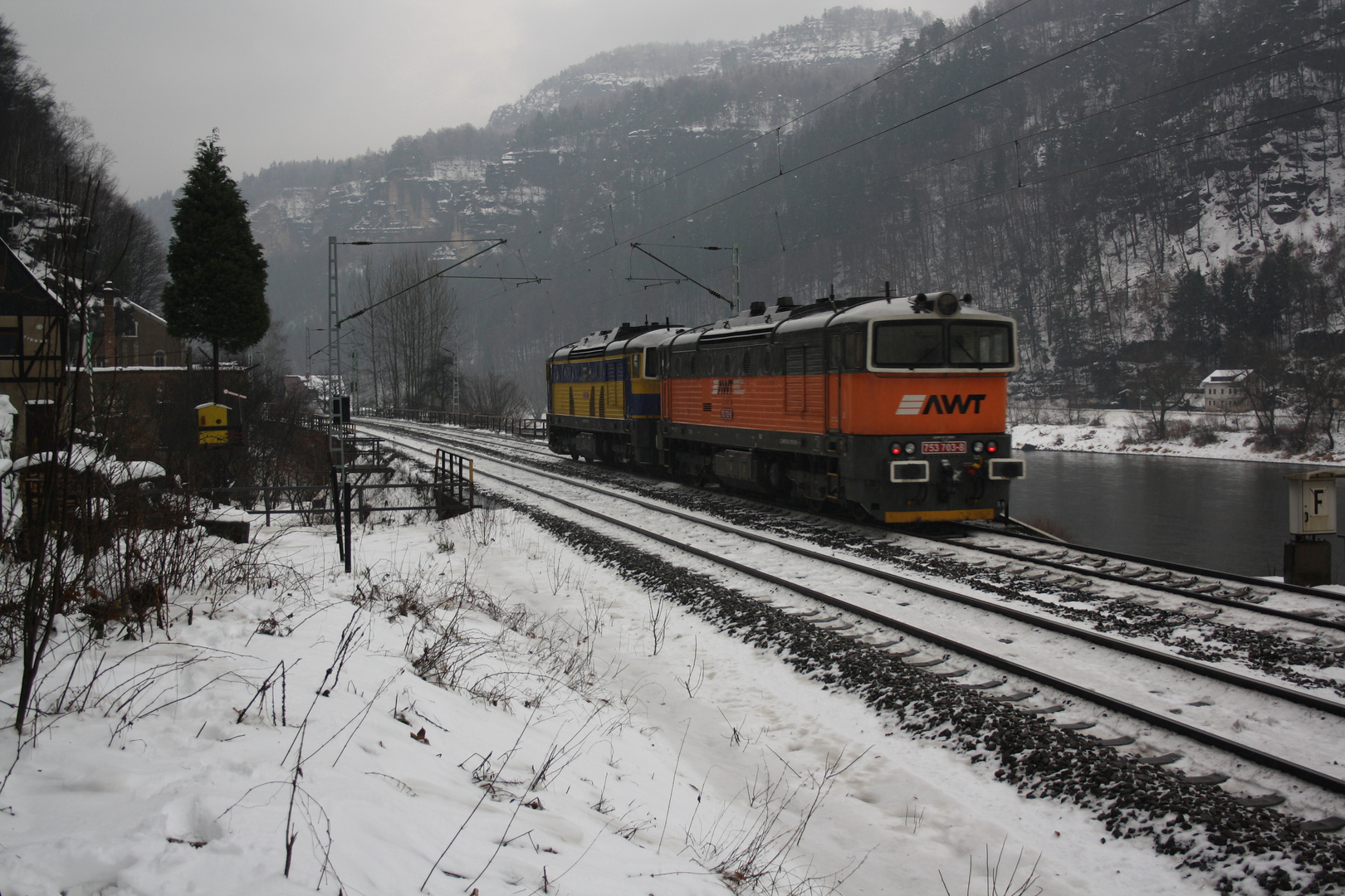 Leerfahrt im Elbtal .