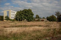 Leerstehende Grund und Hauptschule in Ostdeutschland