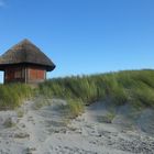 Leerstehendes Rettungsschwimmerhäuschen in den Dünen