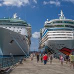 Legend of the Seas trifft Aida Luna