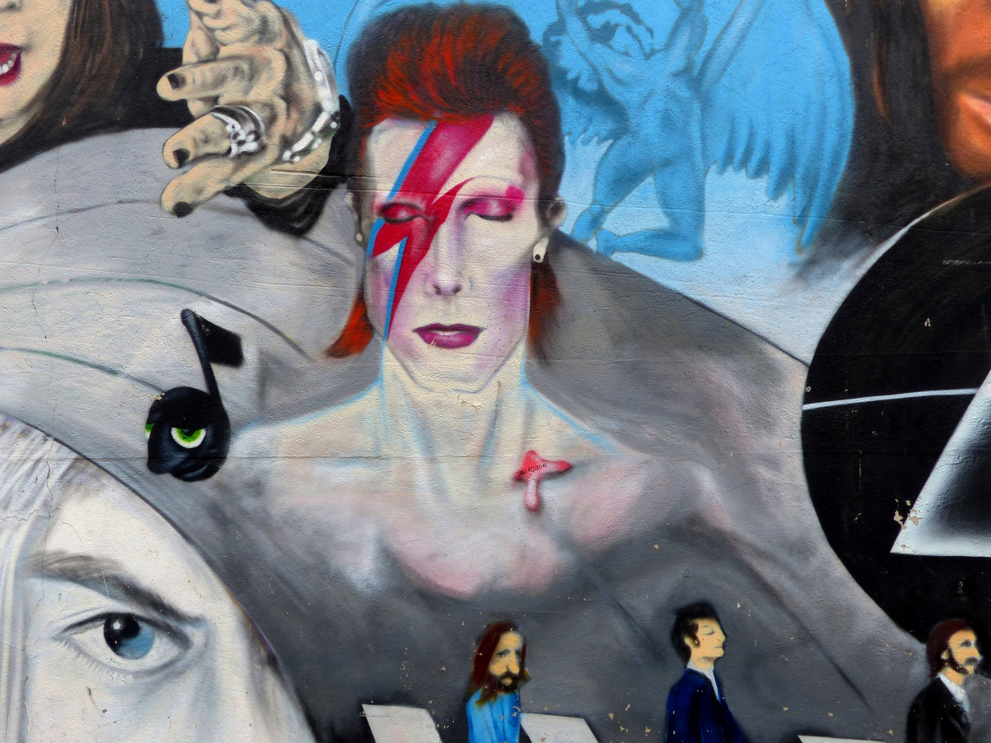 legendär: David Bowie (1947-2016). Graffiti (Teilansicht). Basel 2019