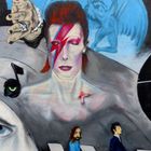 legendär: David Bowie (1947-2016). Graffiti (Teilansicht). Basel 2019