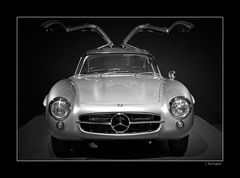 - legendärer Mercedes 300 SL Flügeltürer -