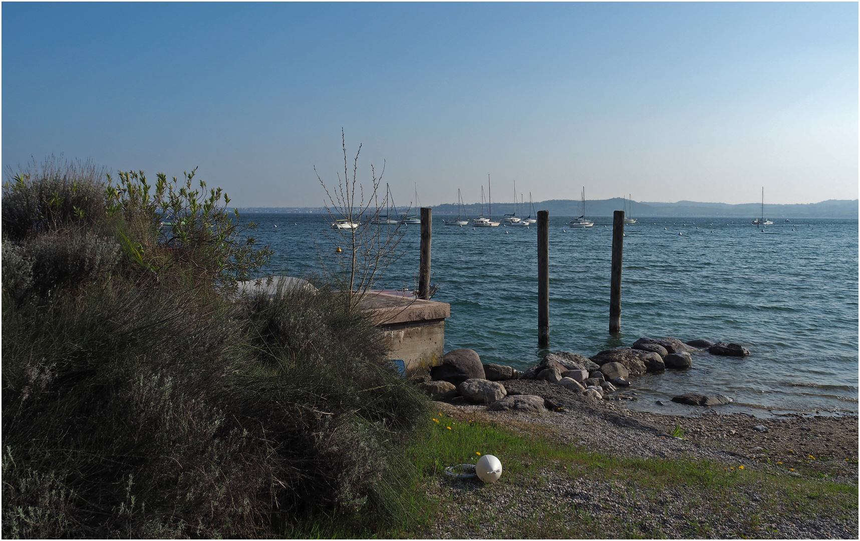 Leger clapotis sur le lac à Moniga del Garda