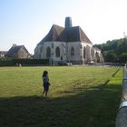 L'église de Saint-Léger-près-Troyes vue du stade.