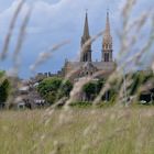 L'église du village vue des champs