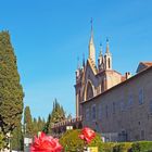 L’Eglise Notre-Dame de l’Assomption vue d’un des jardins du monastère