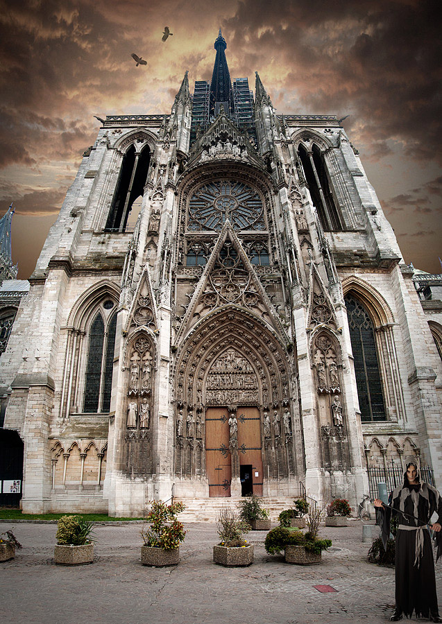 L'église Saint-Ouen, à Rouen et le moine avec une hache