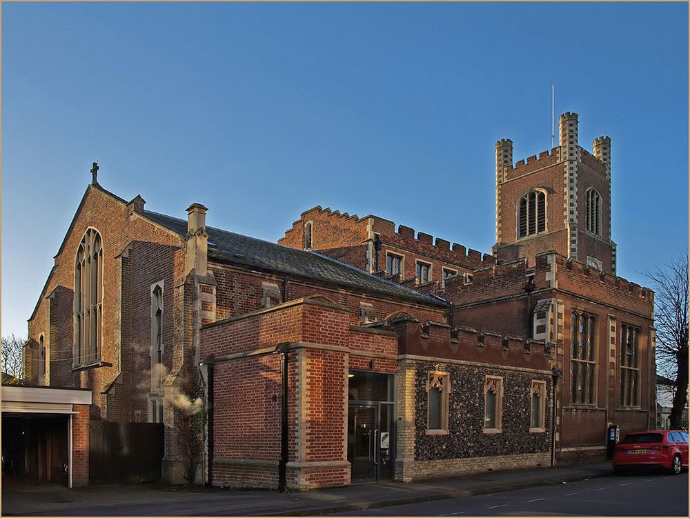 L’Eglise Saint-Paul dans les reflets du soleil couchant  --  Cambridge