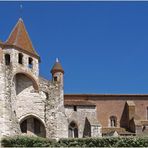  L’Eglise Saint-Pierre et son clocher décalé (XIIème-XIXème) à Auvillar  --  Tarn-et-Garonne