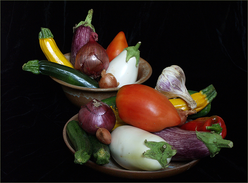 Légumes d’été qui n'attendent plus que l'arrivée du chef de cuisine.......