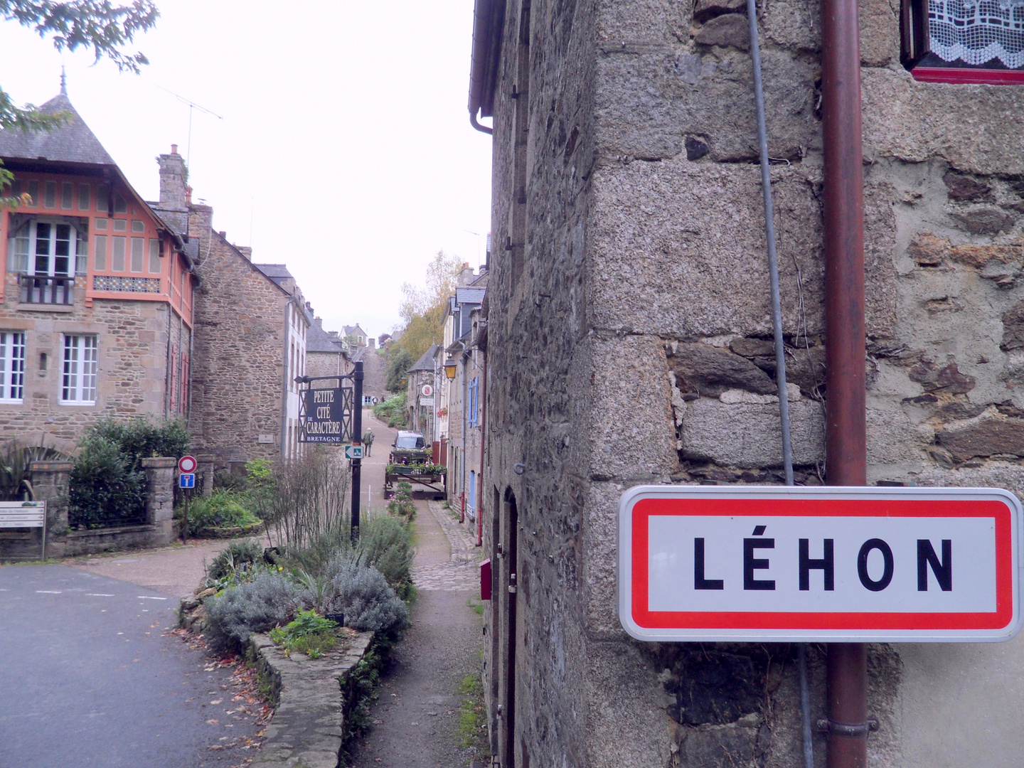 Lehon - entrée de la ville