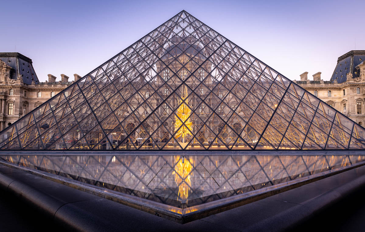  Lehrstunde in Geometrie -  Louvre Pyramide 