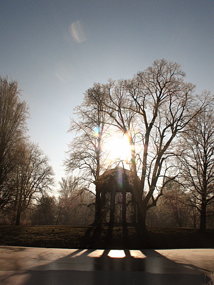 Leibniz-Tempel in der Mittagssonne