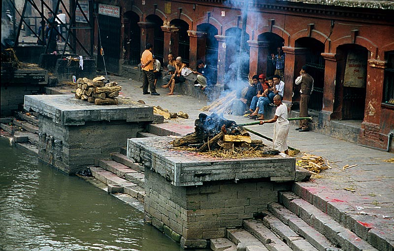 Leichenverbrennung beim Tempel Pashupatinath.