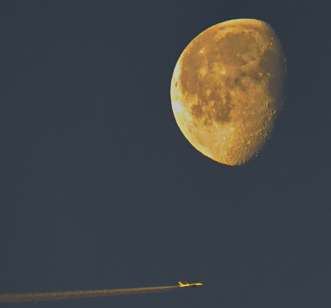 Leicht Abnehmender Mond Fruh Um 4 Zufallig Mond
