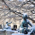 Leicht bekleidet am Leopoldsbrunnen