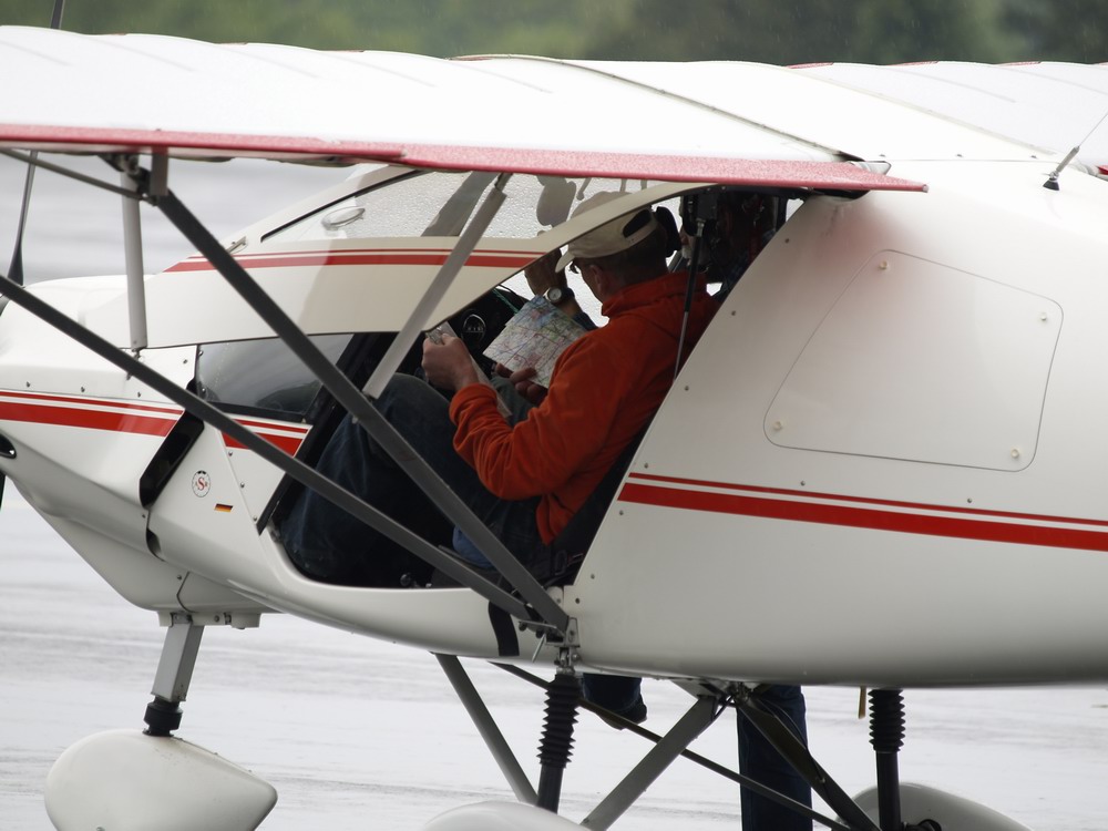 Leicht-Flug-zeug