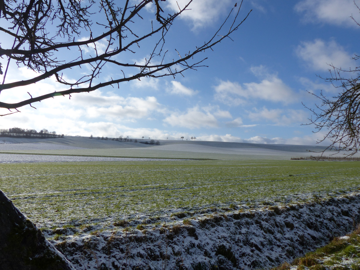 Leicht verschneite Winterlandschaft im Albaxer Liesengrund