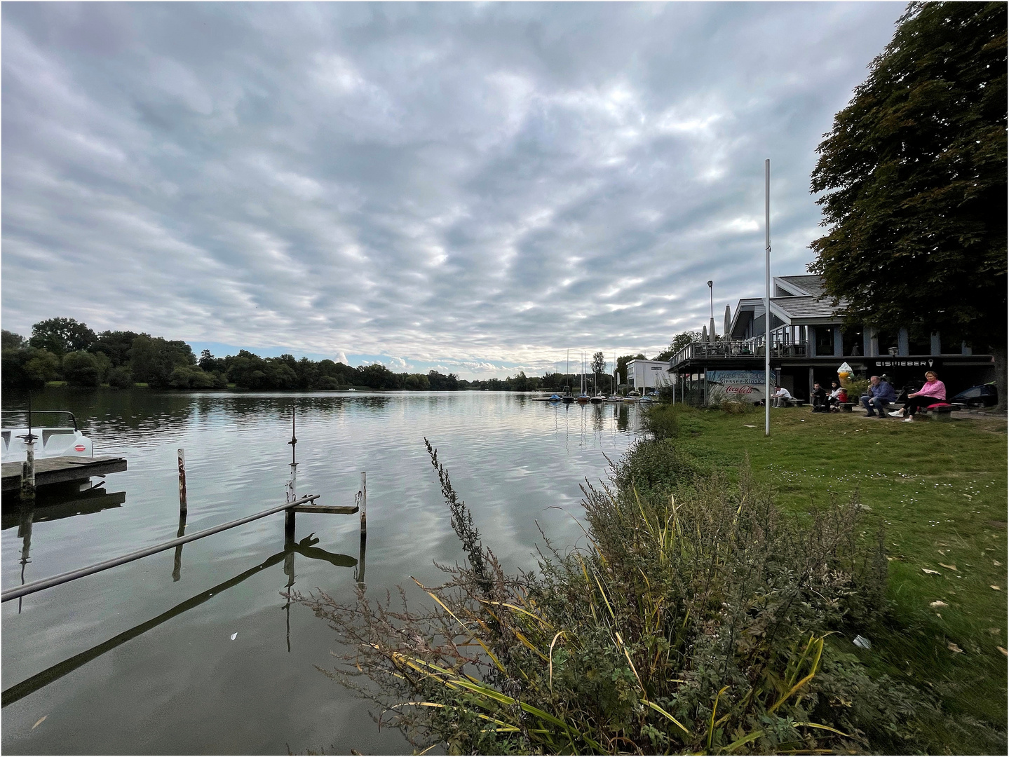 leichte spiegelung am kiessee ...