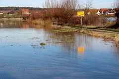 leichte Spiegelung - mittleres Hochwasser