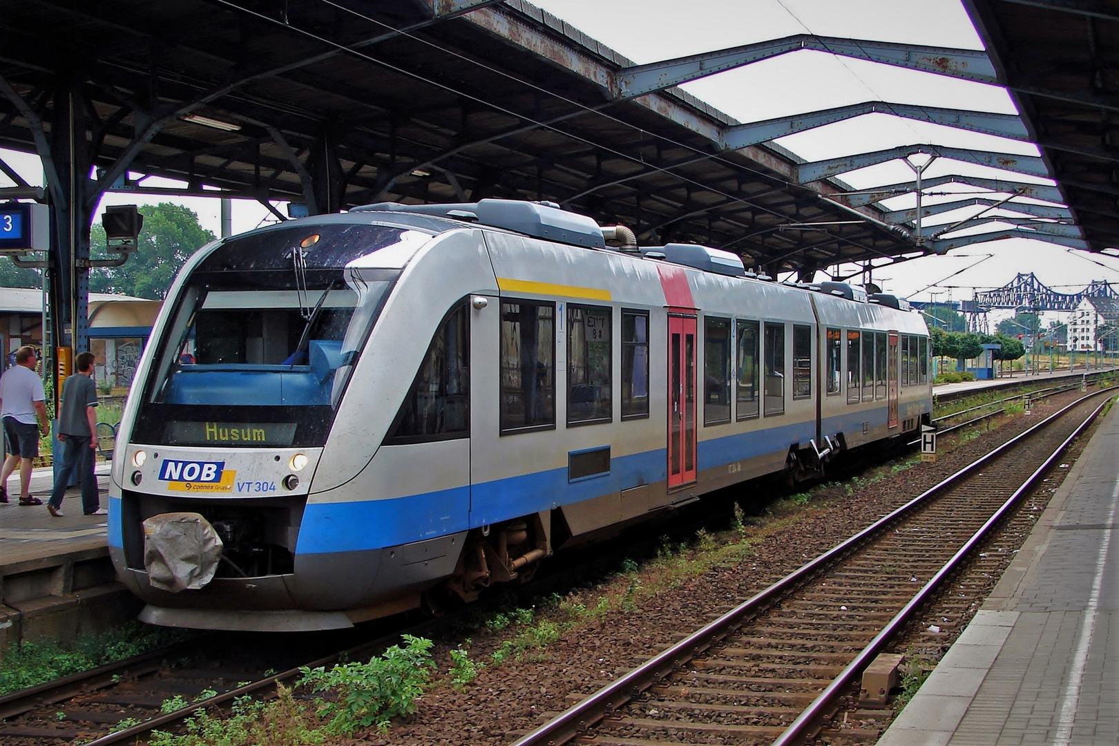 Leichter innovativer Nahverkehrs-Triebwagen