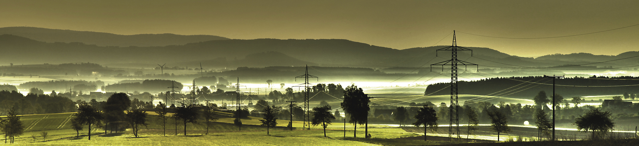 Leichter Morgennebel im Tal (HDR)