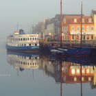 Leichter Nebel über dem Hafen