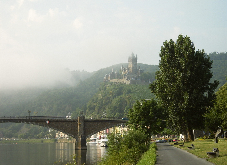 Leichter Nebel überm Moseltal