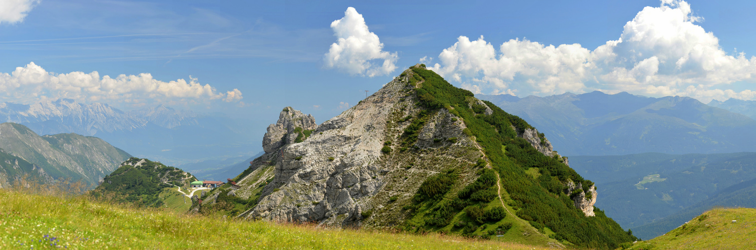 Leichtere Bergtouren bieten sich an